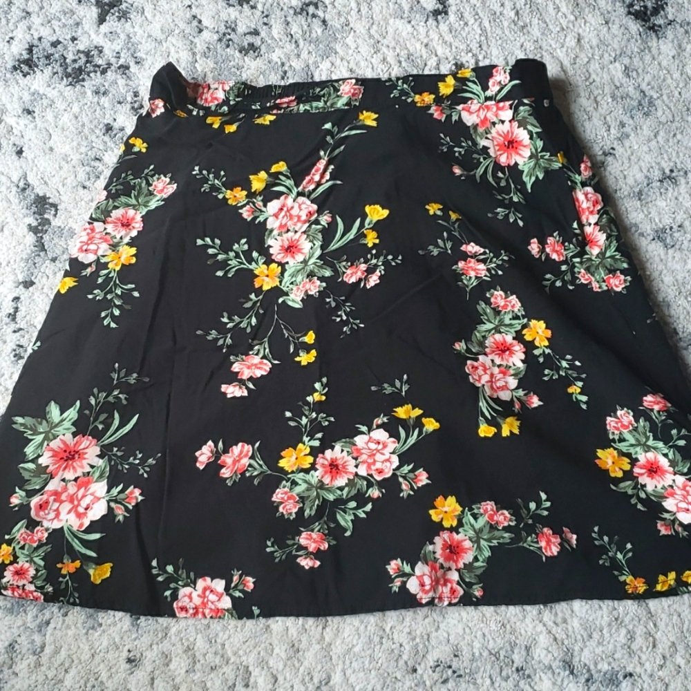 Floral Flowy Old Navy Skirt | Size Medium Petite